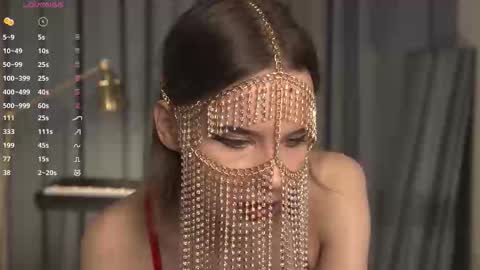 Snapshot of happynewdear chatting on 10.14.25 Evy online show from 10.14.25