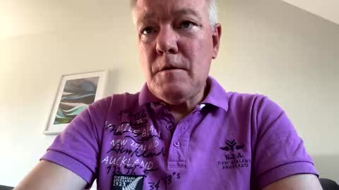 Snapshot of happysierra chatting on 10.11.25 Harry online show from 10.11.25