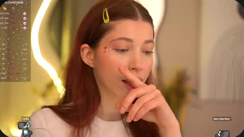 Snapshot of happyvivy chatting on 03.06.25 Vivy online show from 03.06.25