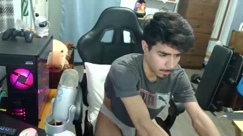 Snapshot of harddmikee chatting on 10.29.25 harddmikee online show from 10.29.25