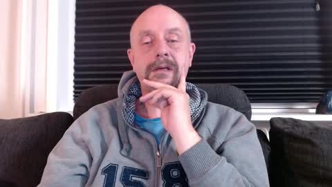 Snapshot of hardmrlazy chatting on 12.08.24 MrLazy online show from 12.08.24