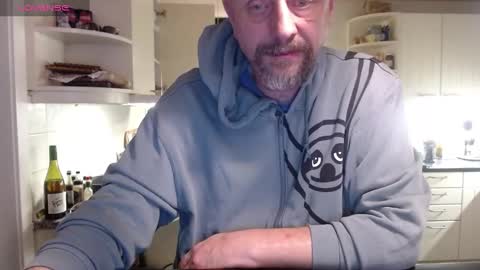 Snapshot of hardmrlazy chatting on 12.09.24 MrLazy online show from 12.09.24