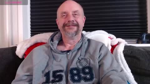Snapshot of hardmrlazy chatting on 12.16.24 MrLazy online show from 12.16.24