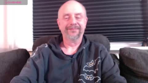 Snapshot of hardmrlazy chatting on 02.06.25 MrLazy online show from 02.06.25