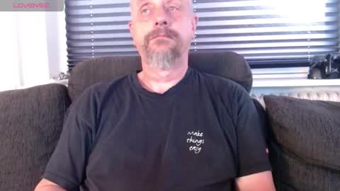 Snapshot of hardmrlazy chatting on 09.10.25 MrLazy online show from 09.10.25