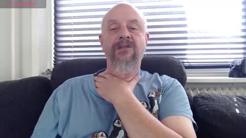 Snapshot of hardmrlazy chatting on 09.22.25 MrLazy online show from 09.22.25