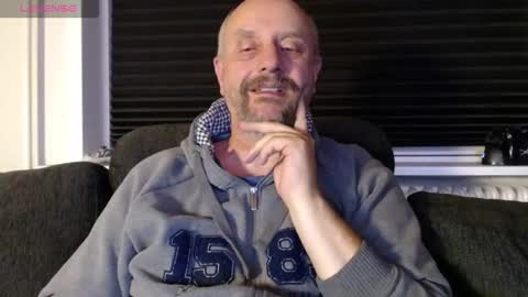Snapshot of hardmrlazy chatting on 09.26.25 MrLazy online show from 09.26.25