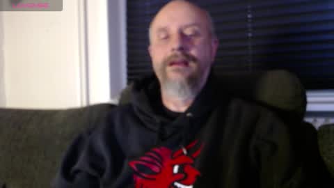 Snapshot of hardmrlazy chatting on 10.05.25 MrLazy online show from 10.05.25