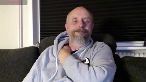 Snapshot of hardmrlazy chatting on 10.09.25 MrLazy online show from 10.09.25