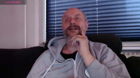 Snapshot of hardmrlazy chatting on 10.12.25 MrLazy online show from 10.12.25