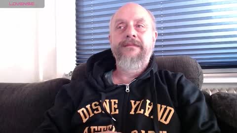 Snapshot of hardmrlazy chatting on 10.19.25 MrLazy online show from 10.19.25