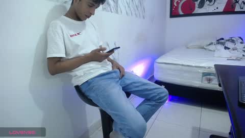 Snapshot of hardsexlove08 chatting on 12.29.24 Andres Dean online show from 12.29.24