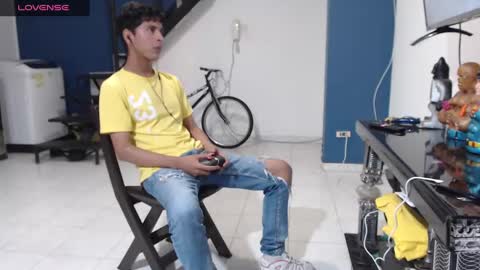 Snapshot of hardsexlove08 chatting on 12.31.24 Andres Dean online show from 12.31.24