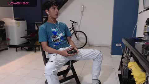 Snapshot of hardsexlove08 chatting on 02.11.25 Andres Dean online show from 02.11.25