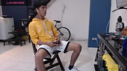 Snapshot of hardsexlove08 chatting on 02.13.25 Andres Dean online show from 02.13.25