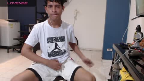 Snapshot of hardsexlove08 chatting on 02.26.25 Andres Dean online show from 02.26.25