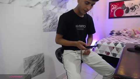 Snapshot of hardsexlove08 chatting on 03.10.25 Andres Dean online show from 03.10.25