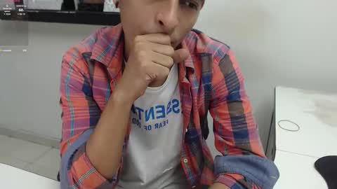 Snapshot of hardsexlove08 chatting on 10.22.25 Andres Dean online show from 10.22.25