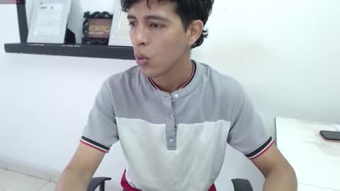 Snapshot of hardsexlove08 chatting on 10.25.25 Andres Dean online show from 10.25.25