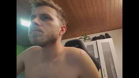 Snapshot of hardtechno_xxx chatting on 01.01.25 hardtechno_xxx online show from 01.01.25