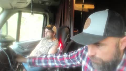 Snapshot of hardworkertn chatting on 11.04.25 hardworkertn online show from 11.04.25