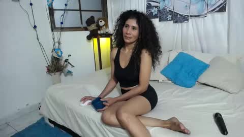 Snapshot of harley_quinns1 chatting on 01.24.25 harley_quinns1 online show from 01.24.25