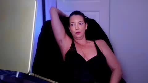 Snapshot of harleydson chatting on 06.17.26 Harley Dawson online show from 06.17.26