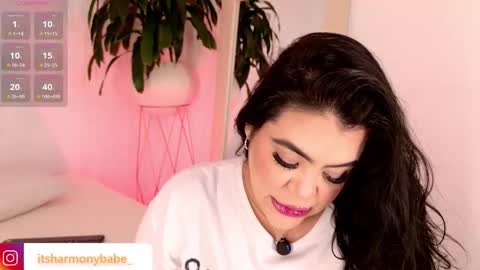 Snapshot of harmonybabe_ chatting on 11.04.25 Harmony online show from 11.04.25