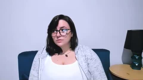 Snapshot of harperpretty chatting on 11.19.25 harperpretty online show from 11.19.25