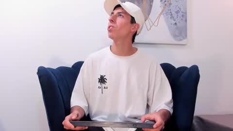   H  K   online show from 10.08.25