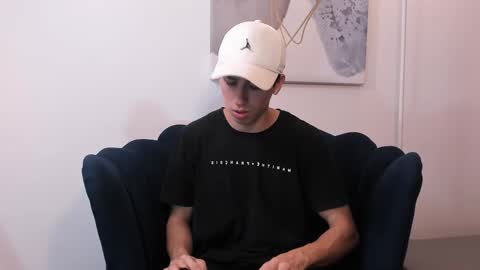   H  K   online show from 10.12.25