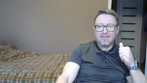 Snapshot of harrysnake chatting on 12.15.24 HarrySnake online show from 12.15.24