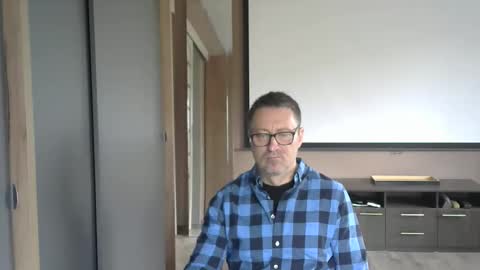 Snapshot of harrysnake chatting on 10.10.25 HarrySnake online show from 10.10.25