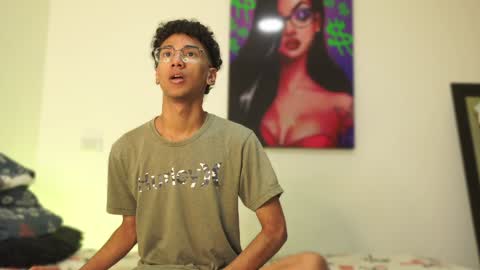 Snapshot of harrytwink18 chatting on 12.17.24 HARRY online show from 12.17.24