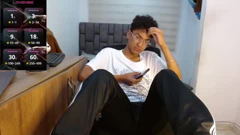 Snapshot of harrytwink18 chatting on 09.10.25 HARRY online show from 09.10.25