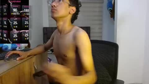 Snapshot of harrytwink18 chatting on 09.17.25 HARRY online show from 09.17.25