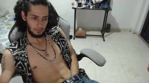 Snapshot of hasani_savala chatting on 11.14.25 Hasani online show from 11.14.25
