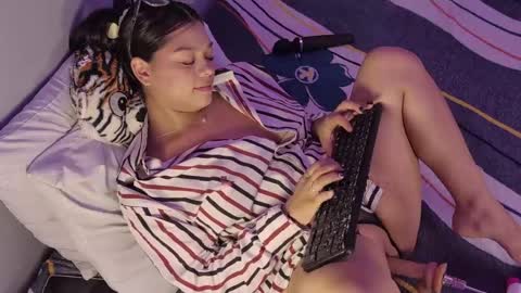 hatsajones online show from 04.17.26