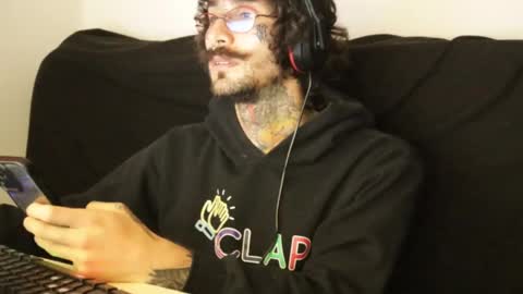 Snapshot of hatsumotokyoto chatting on 01.28.25 More content 2 online show from 01.28.25