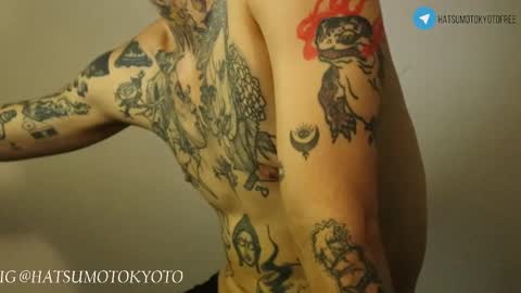 Snapshot of hatsumotokyoto chatting on 03.11.25 More content 2 online show from 03.11.25