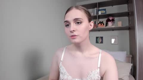 Mia online show from 11.16.25