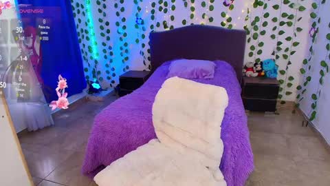 Snapshot of hazel_lynn_ross_ chatting on 12.07.24 HAZEL LYNN ROSS online show from 12.07.24