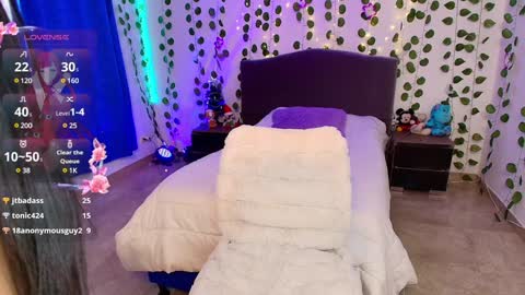 Snapshot of hazel_lynn_ross_ chatting on 12.09.24 HAZEL LYNN ROSS online show from 12.09.24