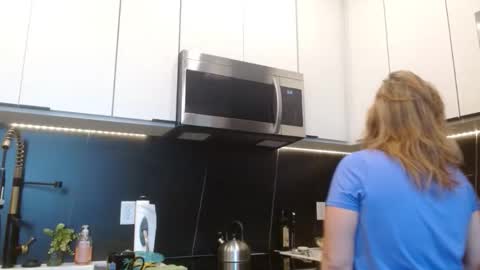 Hazel online show from 06.04.26