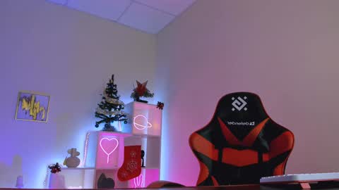 Snapshot of hazel_sullivan chatting on 12.25.24 Hazel online show from 12.25.24