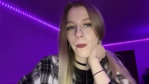 Snapshot of hazelbelgrade chatting on 12.16.25 Vuklly online show from 12.16.25