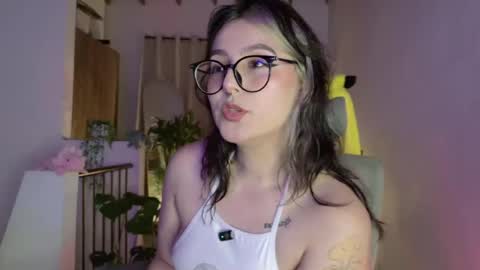 Snapshot of hazelbrownn23 chatting on 06.27.26 Hazel Brown online show from 06.27.26
