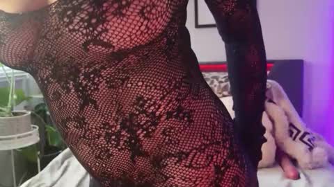 Hazeleo online show from 12.22.25