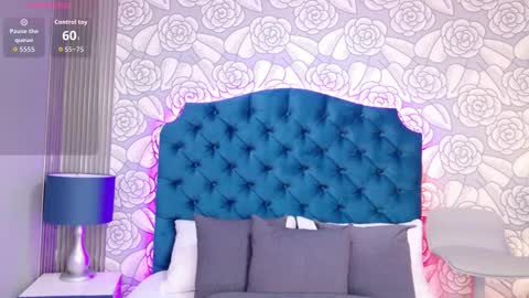 HazelMoret online show from 02.10.26