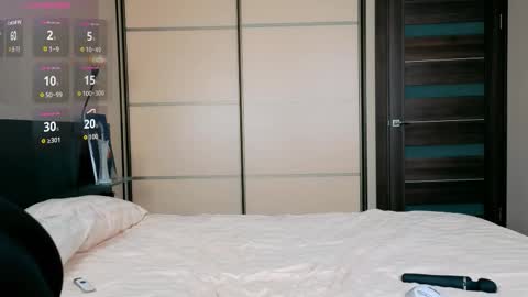 Snapshot of hazeltrue chatting on 10.24.25 hazeltrue online show from 10.24.25